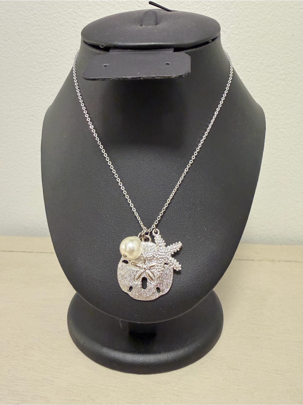 Periwinkle by Barlow Sand Dollar Starfish Faux Pearl Necklace Silver Tone NWT